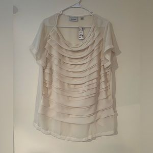 AVENUE NWT CREAM PLETED BLOUSE